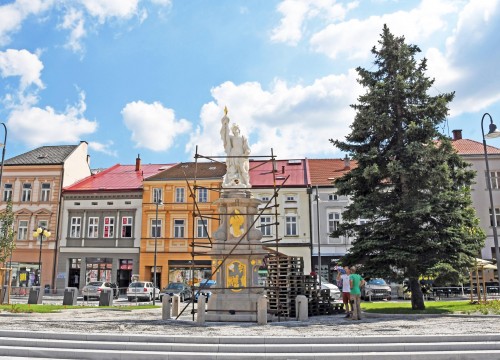 Socha sv. Floriána je dominantou náměstí
